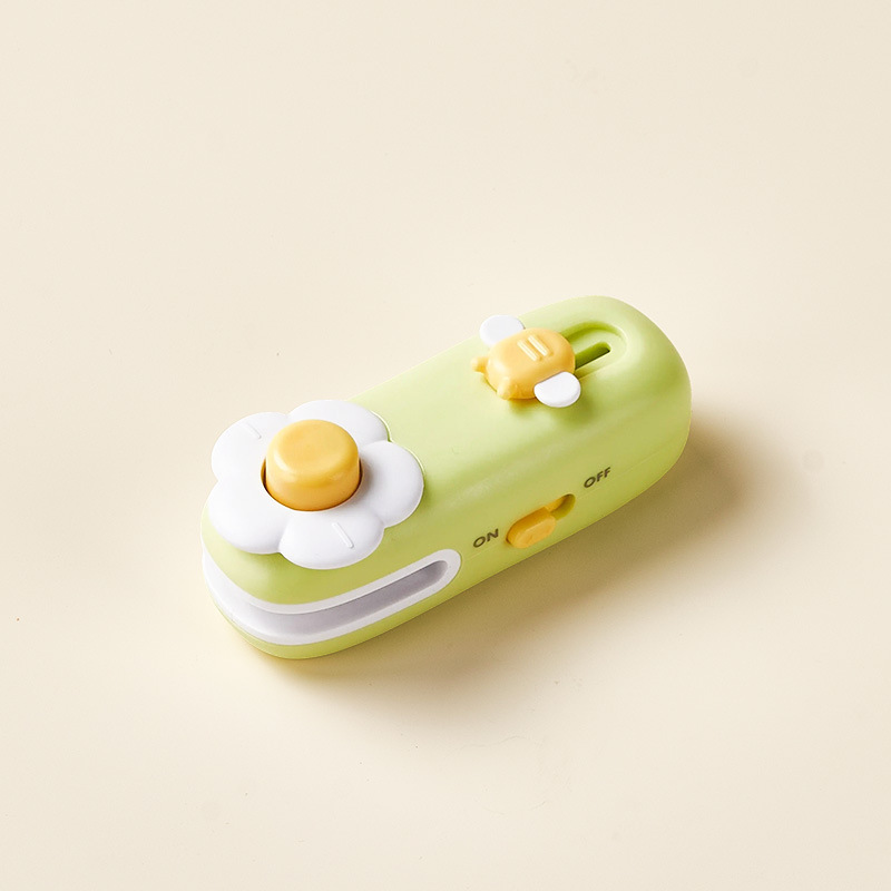 1pc Flower style snack sealer, mini rechargeable household small portable hand press sealer,